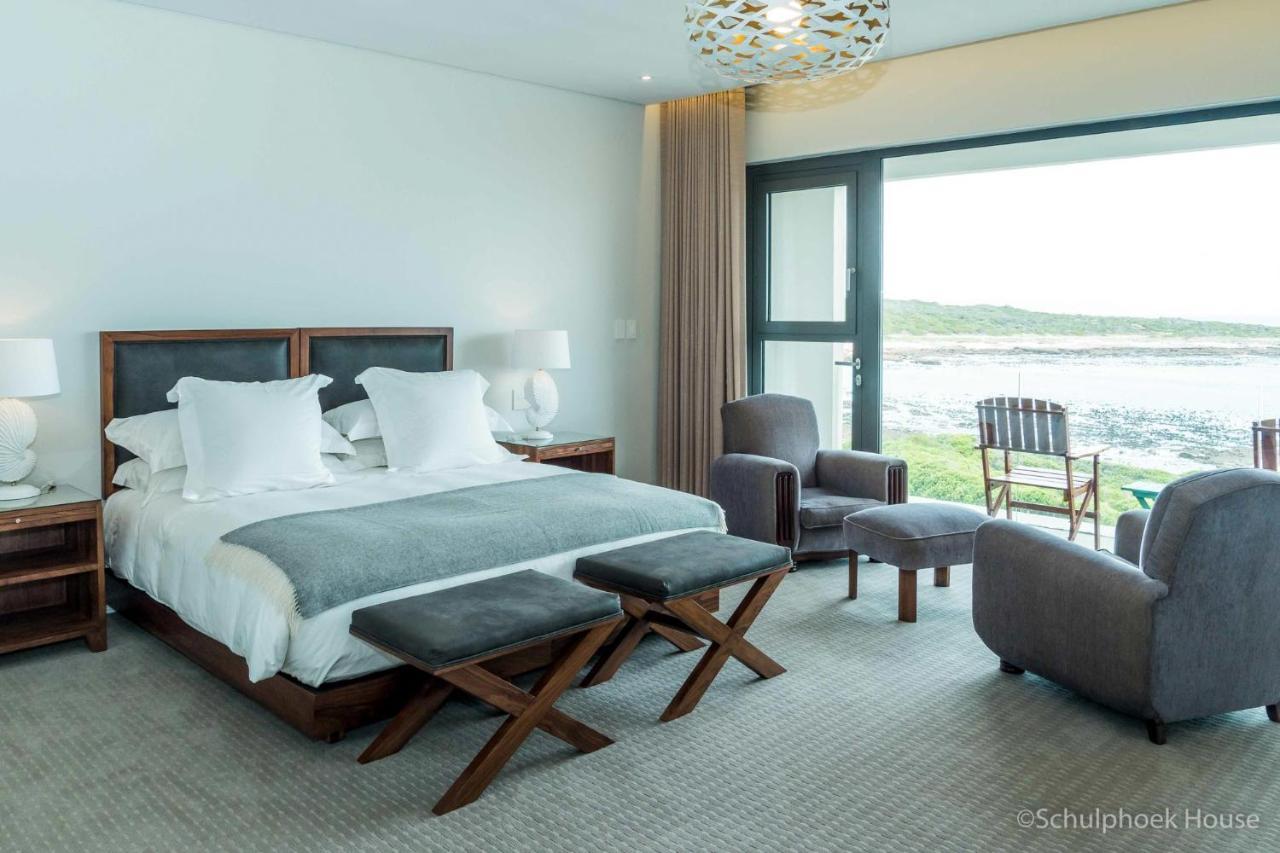 Schulphoek Seafront House Hermanus Exterior foto A bedroom at the hotel