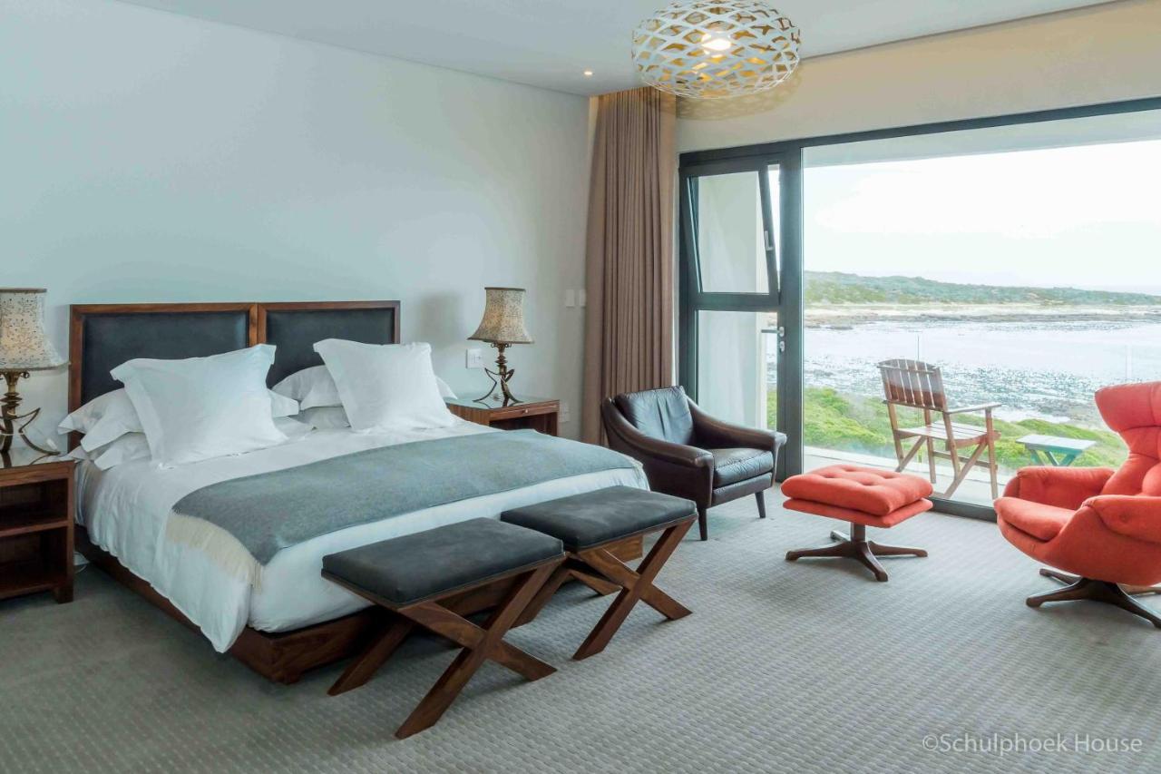 Schulphoek Seafront House Hermanus Exterior foto A bedroom at the hotel
