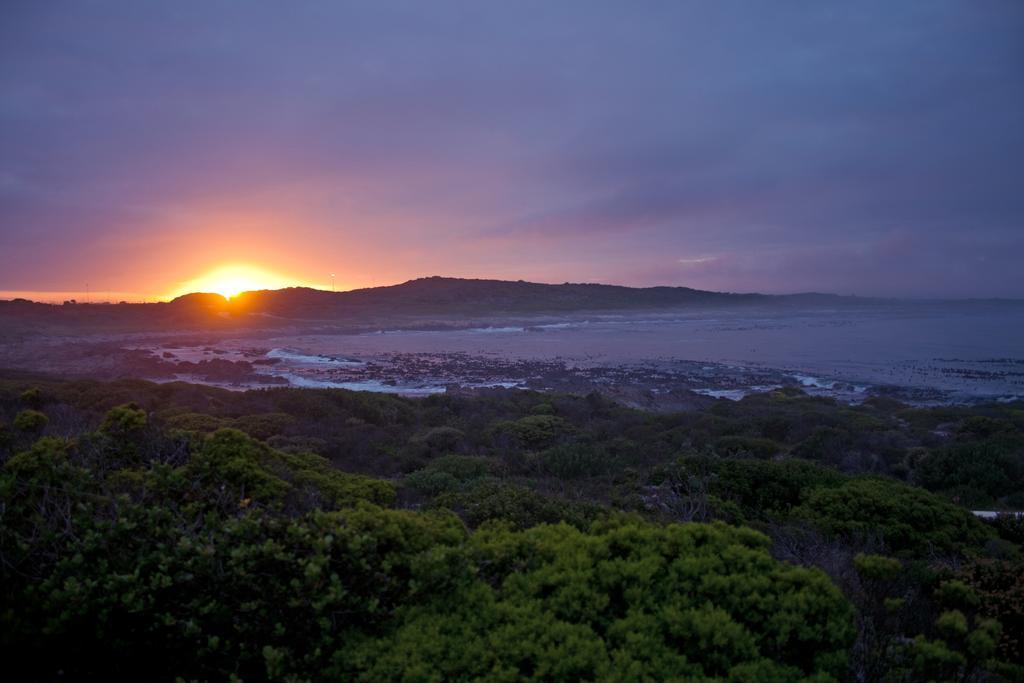 Schulphoek Seafront House Hermanus Exterior foto Sunset over the town of Port Lincoln